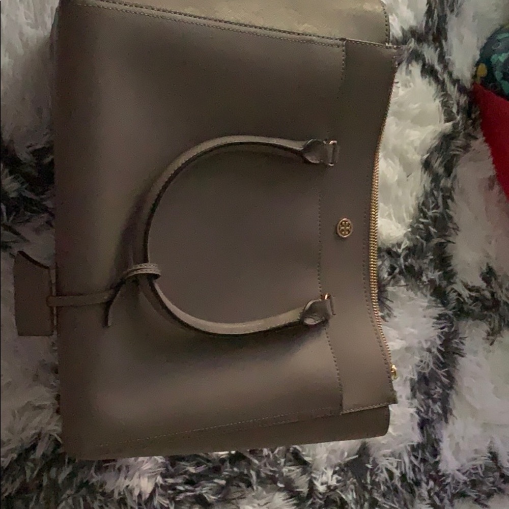 Tory Burch Robinson retail